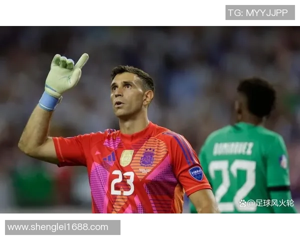 马丁内斯:从足球场上的明星到生活中的传奇人物之路探索